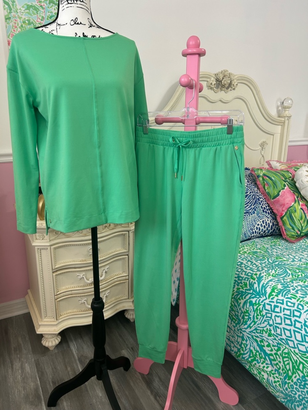 Women’s Lilly Pulitzer Lillabeth matching jogger loungewear set, Size XS